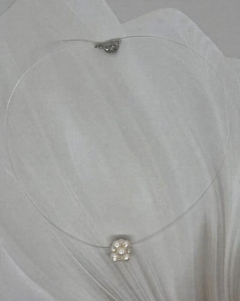 Collar 1 linea polimero sintetico y centro bola de perlas cultivadas