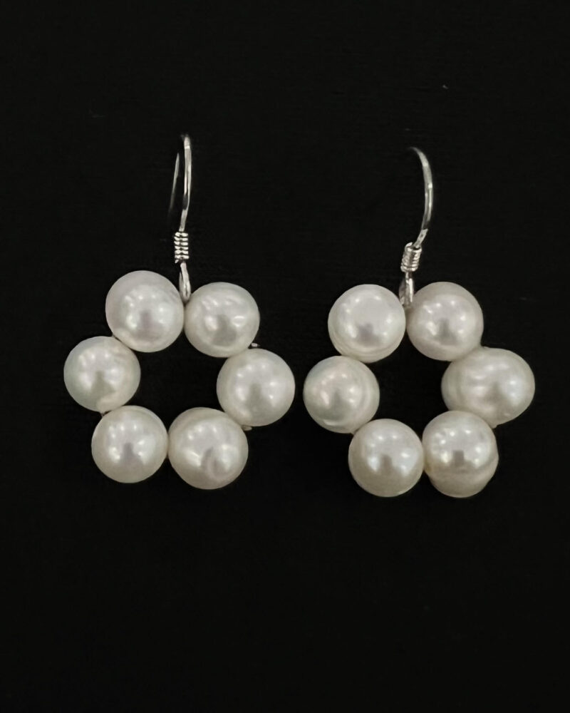 Arete gancho plata 9.25 y perlas forma de circulo
