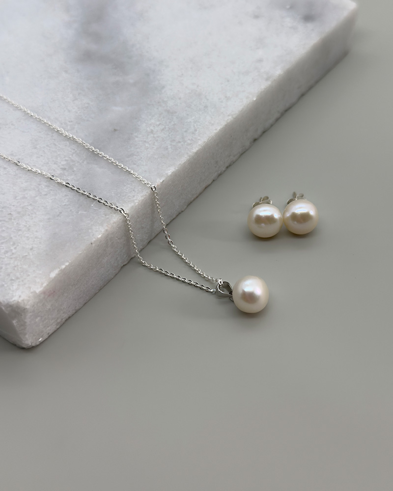 Cadena, gancho de aretes plata 9.25 y dije perla cultivada