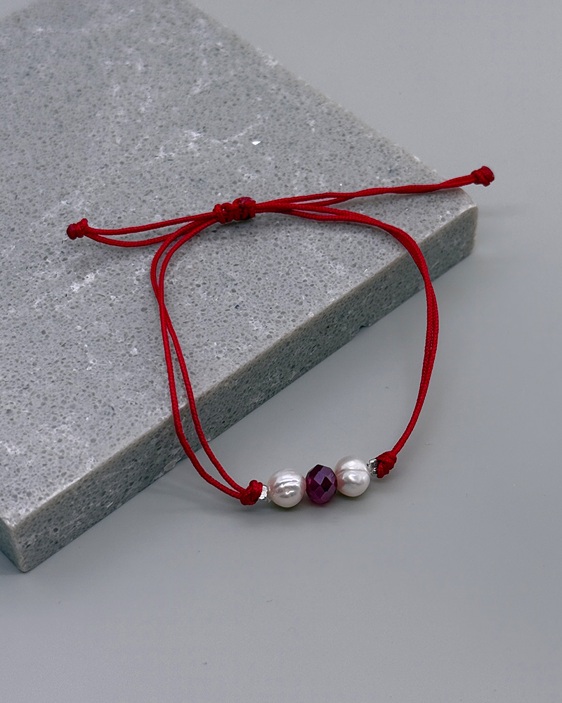 Pulsera hilo rojo con perla cultivada y cristal