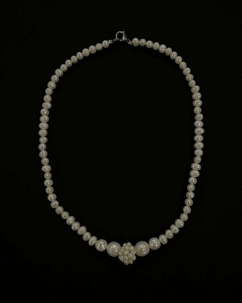 Collar clásico de perlas cultivadas y repollo de perlas