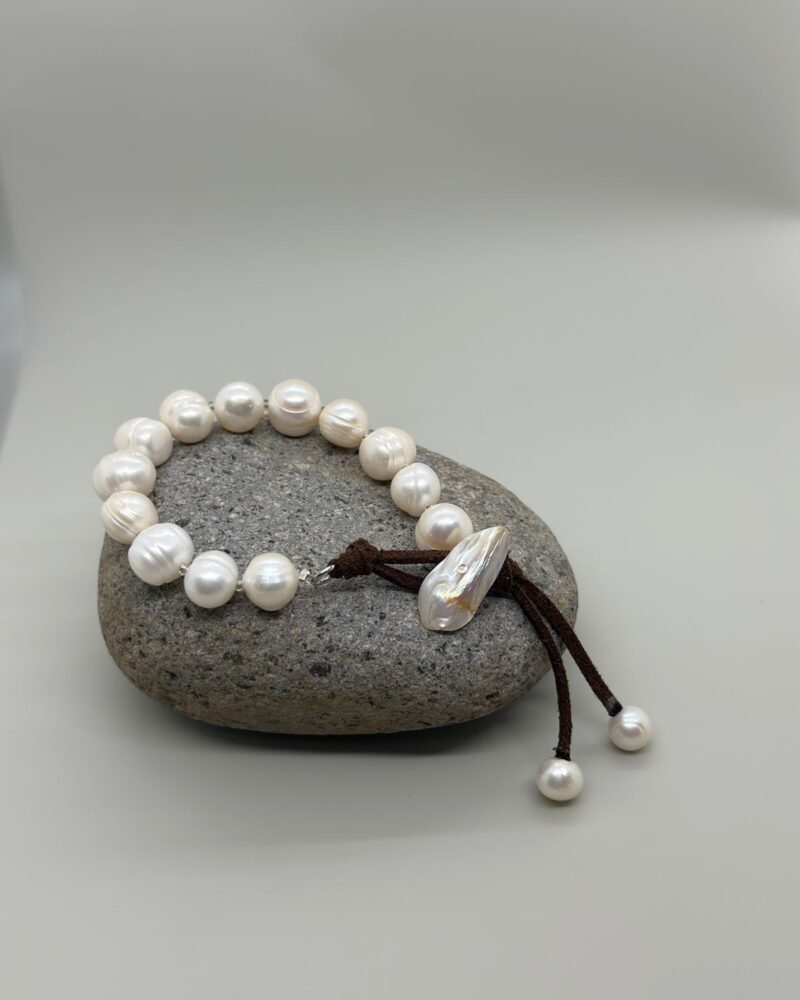Pulsera perlas redondas y cierre perla barroca