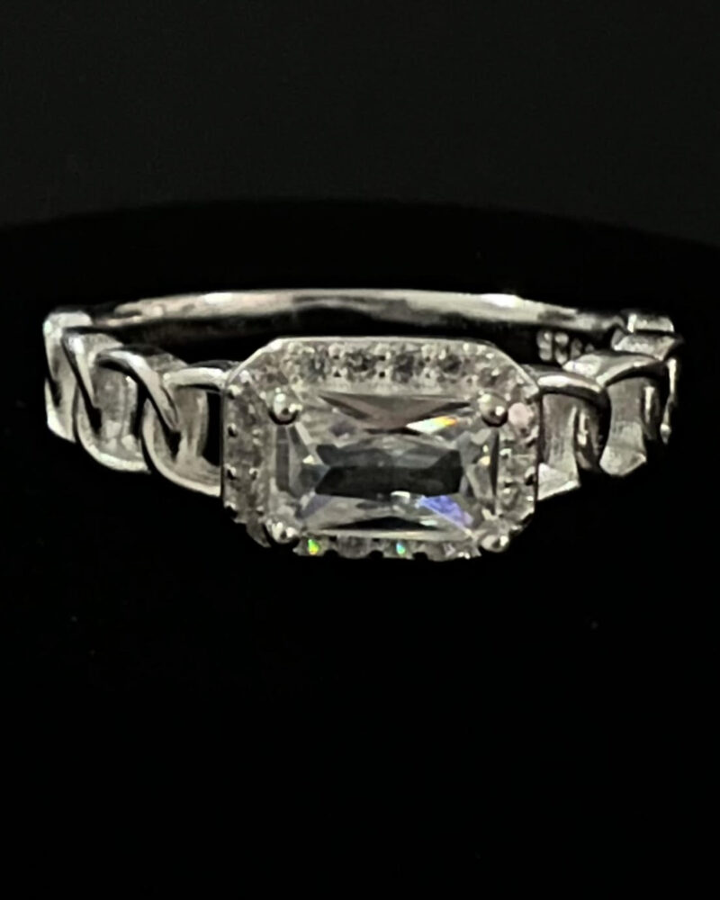 Anillo plata 9.25 con circones centro rectangulo