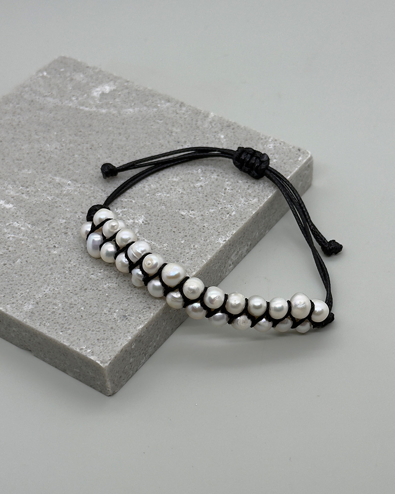 Pulsera de hilo encerado trenzado y perlas con defectos