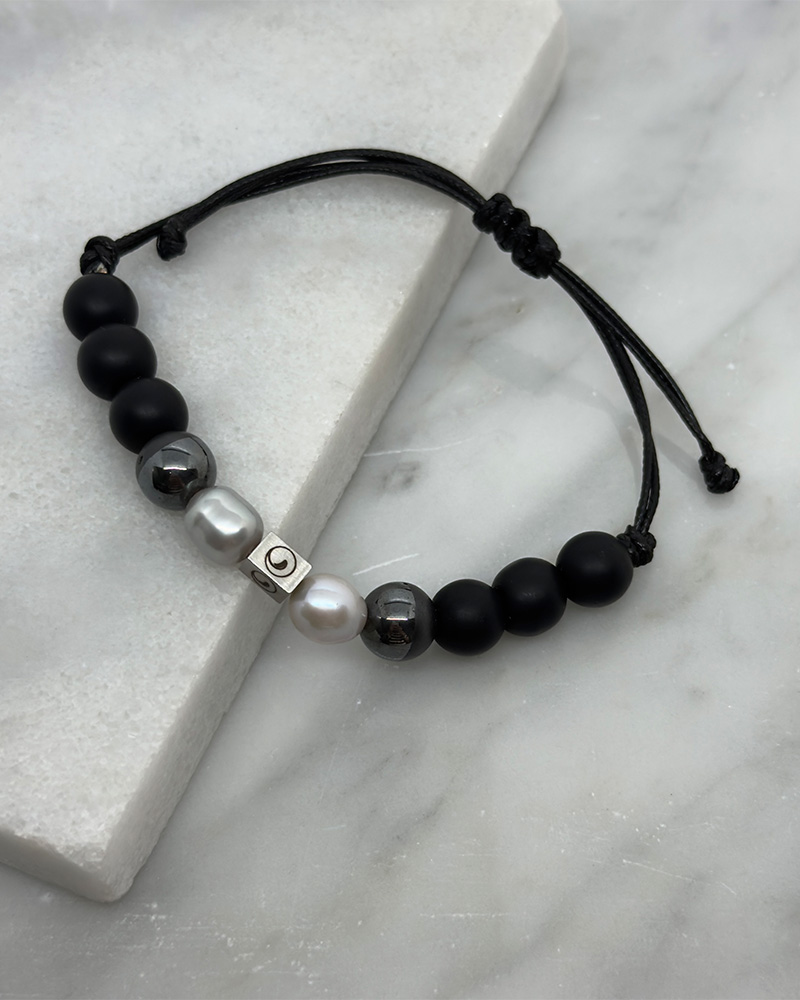 Pulsera ajustable para hombre con perla cultivada de 8mm gris, onix mate y distinto MH HERZOG