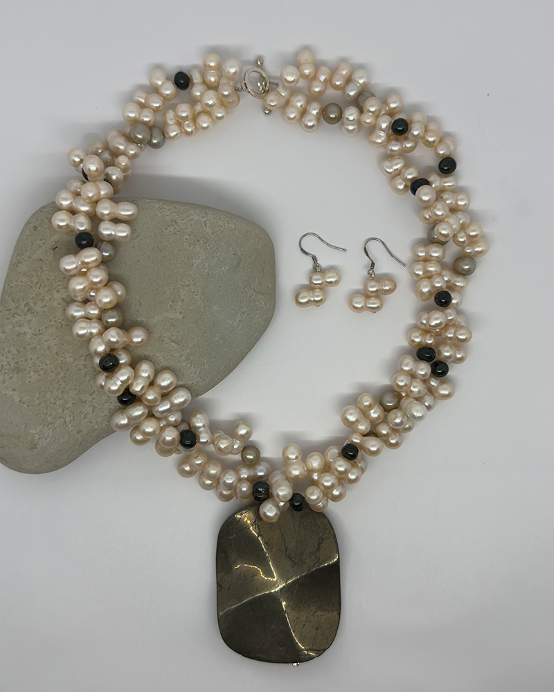 COLLAR, ARETES Y PULSERA CON PERLAS CULTIVADAS BARROCAS, ACERINA Y PIEDRA PRECISOSA Y CIERRE PLATA 9.25