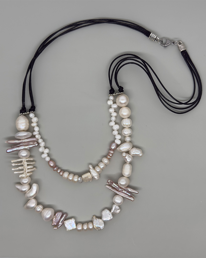 Collar y aretes con perlas cultivadas barrocas y redondas