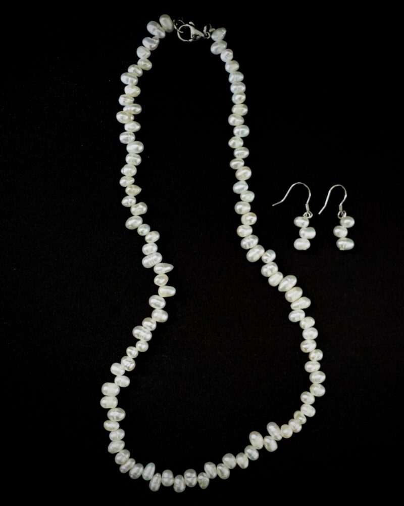Collar y aretes con perlas cultivadas de 4mm