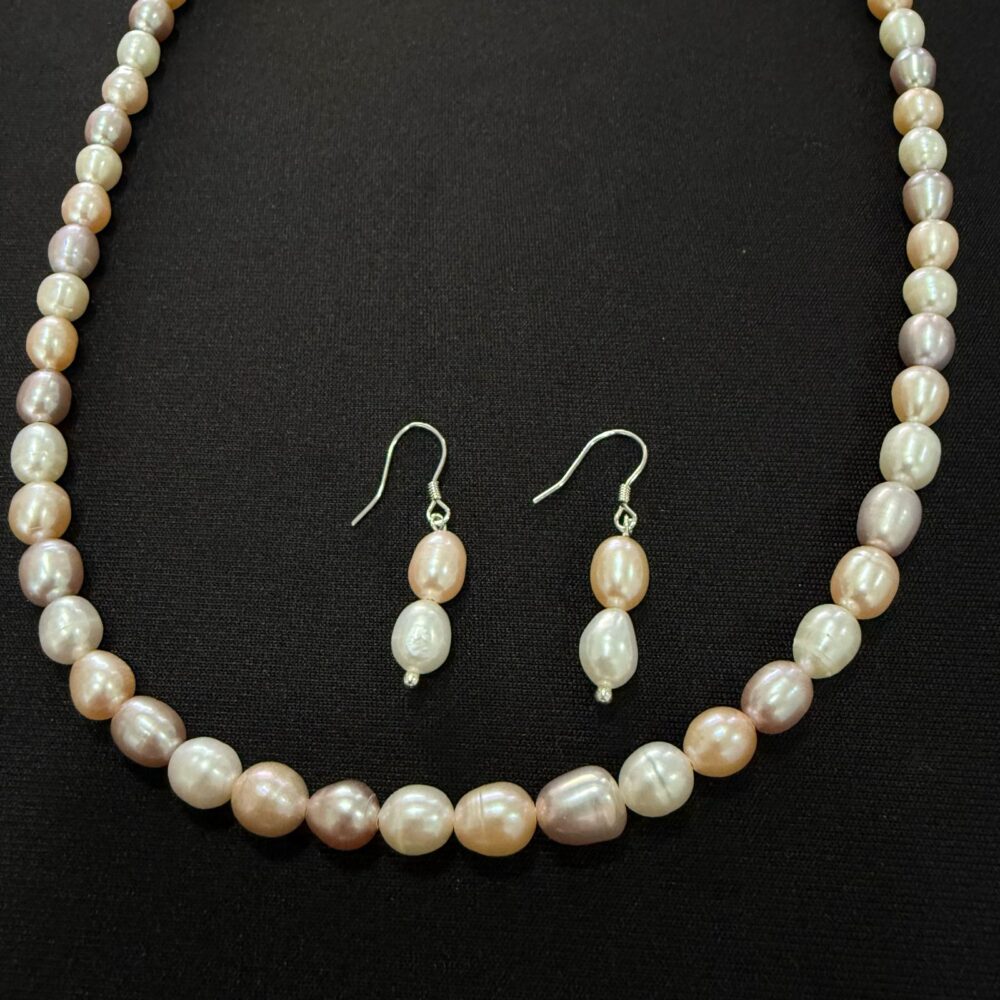 Set de collar y aretes con perlas cultivadas ovaladas - Imagen 2