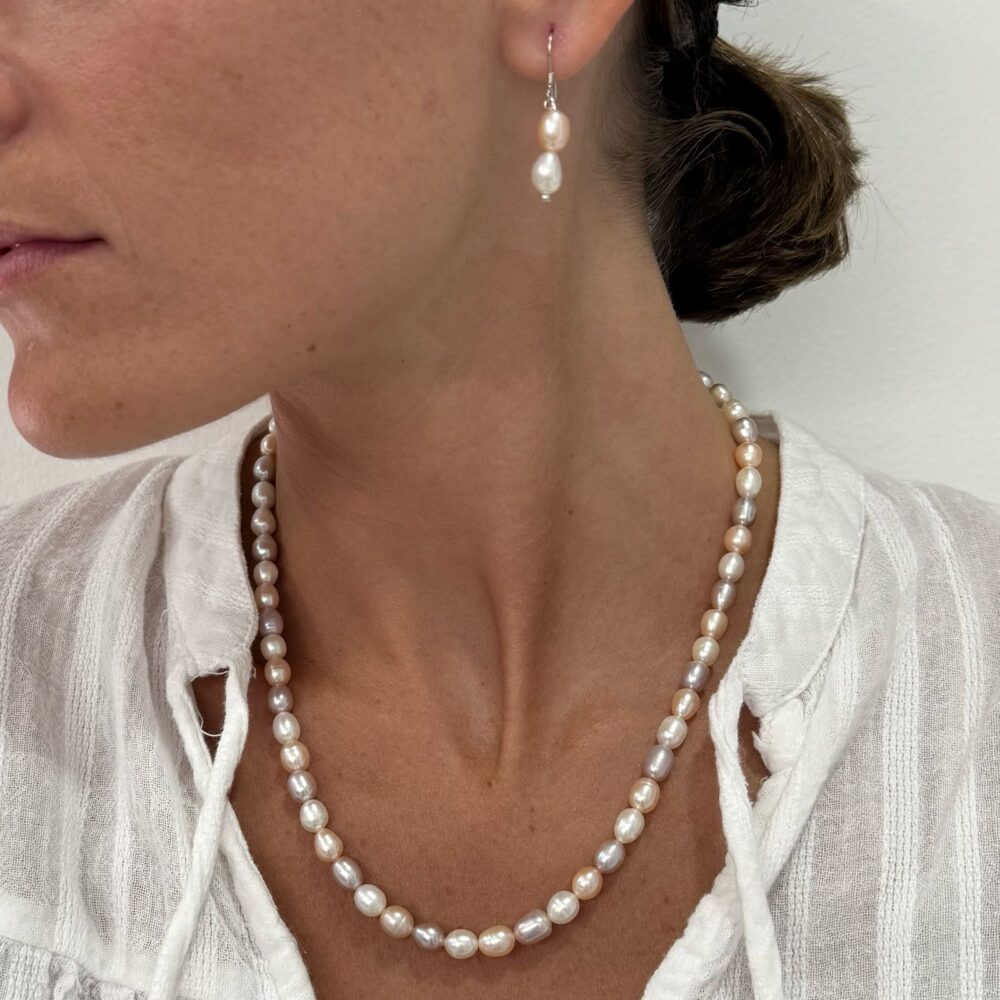 Set de collar y aretes con perlas cultivadas ovaladas - Imagen 3