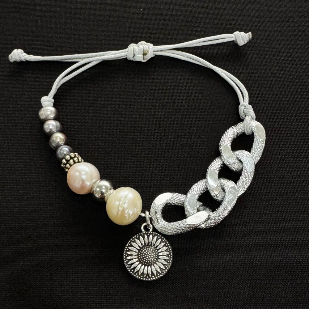 Pulsera ajustable con perlas cultivadas y cadena gruesa de acero