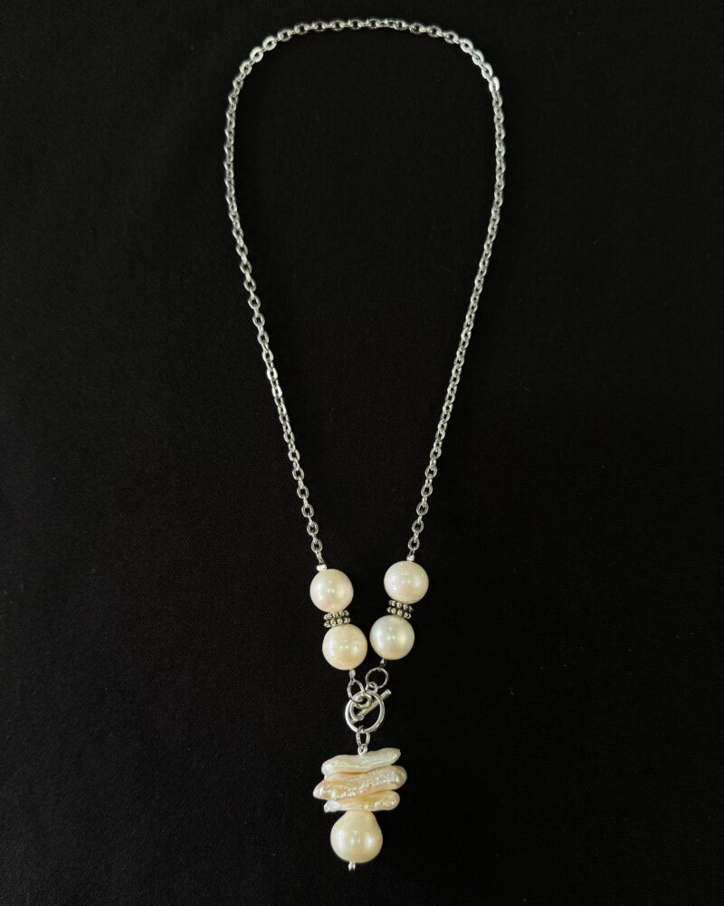 Collar con cadena de acero y perlas de 10mm