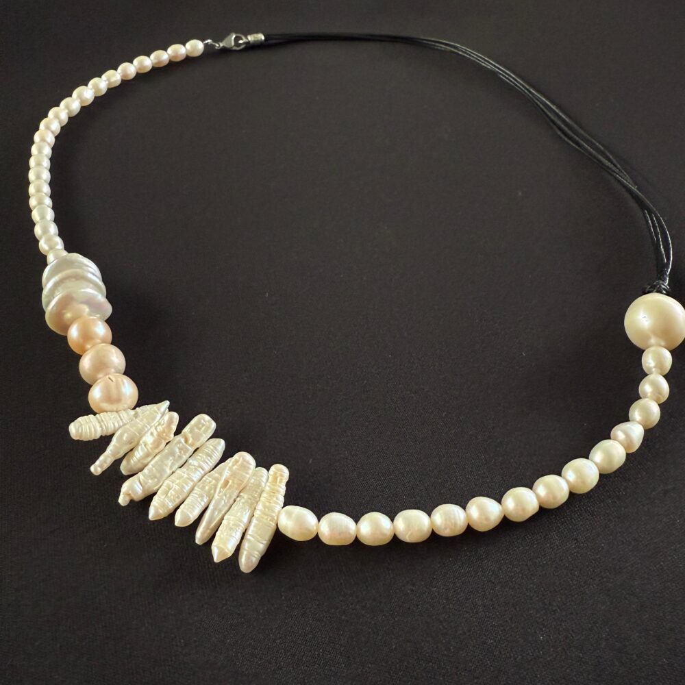 Collar con perlas cultivadas barrocas y redondas - Imagen 3
