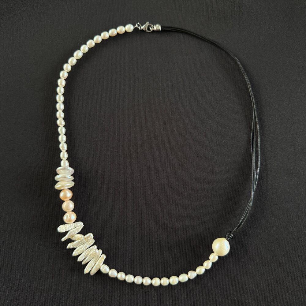 Collar con perlas cultivadas barrocas y redondas