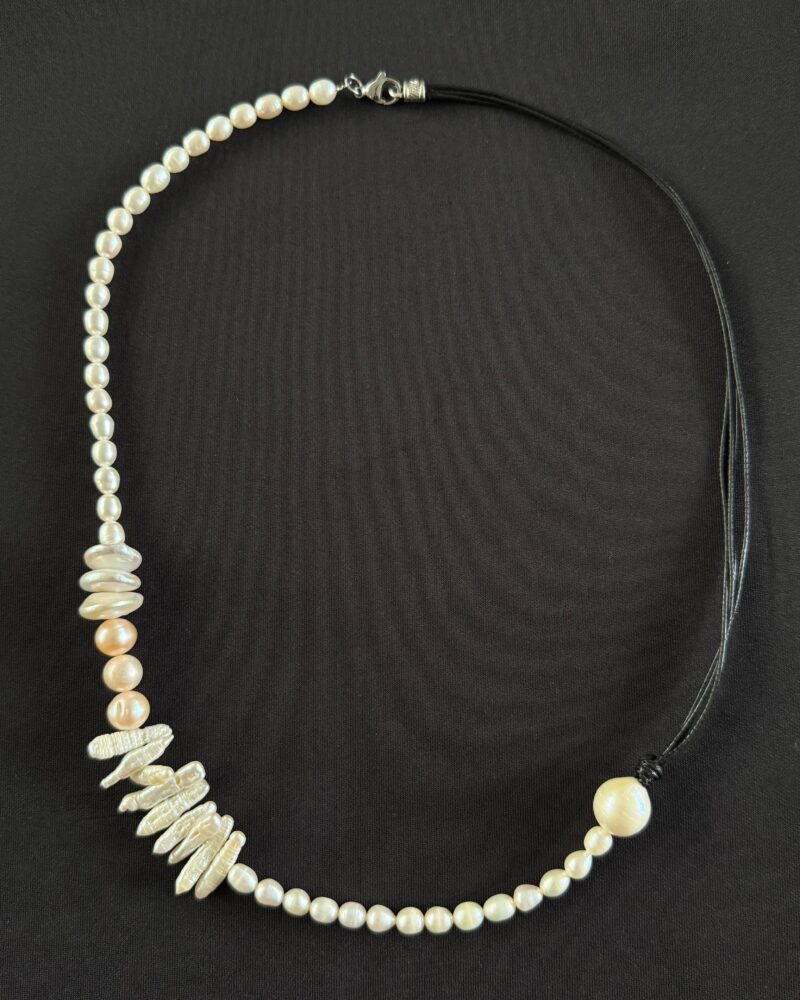 Collar con perlas cultivadas barrocas y redondas