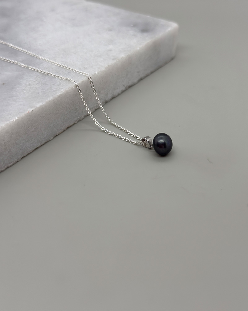 Cadena de plata 9.25 y perla cultivada de 8mm gris oscuro