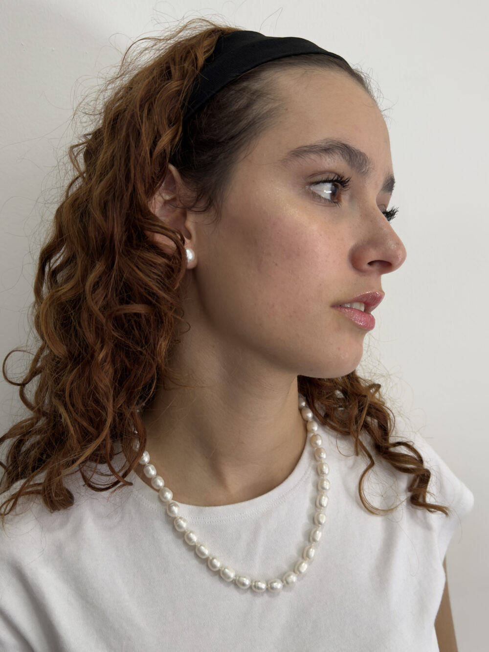 Collar clásico anudado con perlas blancas - Imagen 2