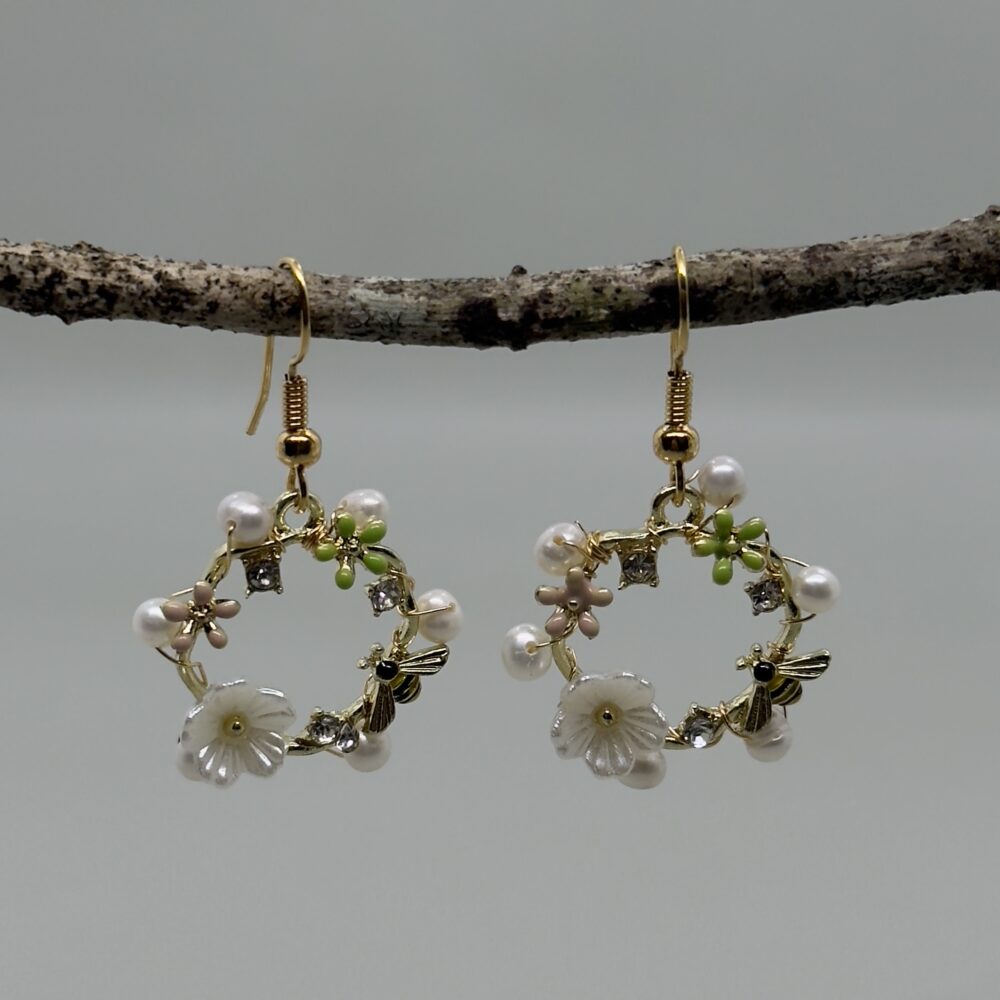 Arete con perlas cultivadas, flores y abeja - Imagen 5