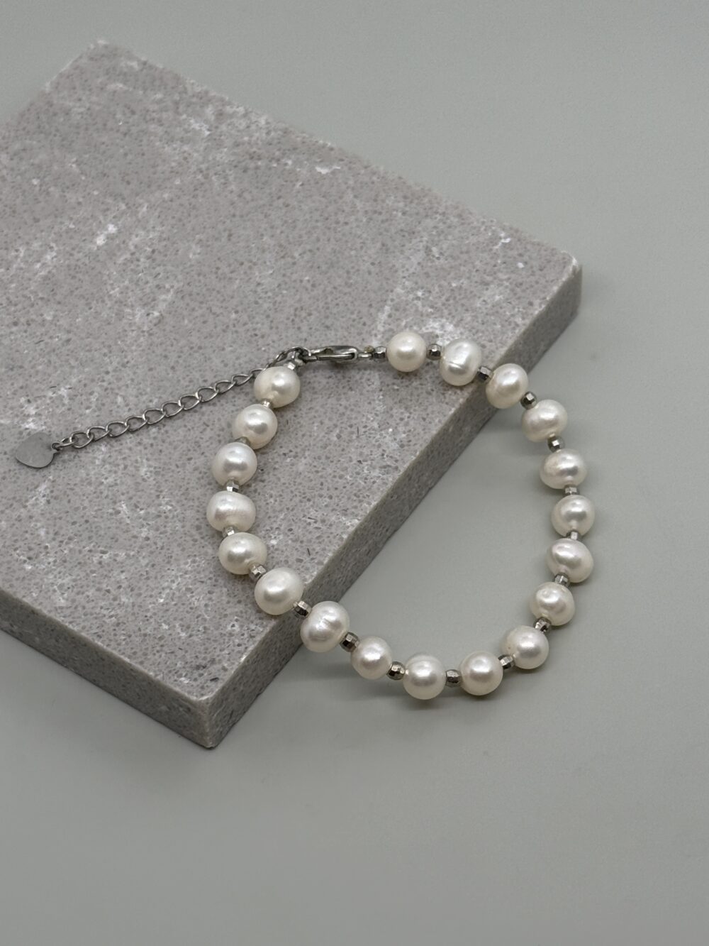 Pulsera blanca perla 6mm