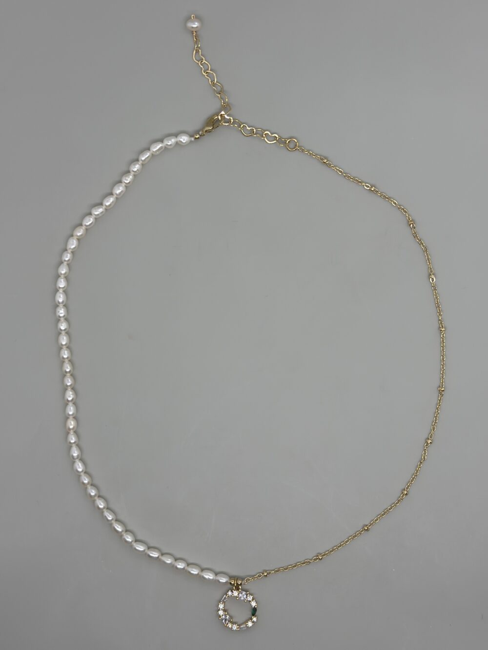 Collar blanco con perla oval 2x5mm