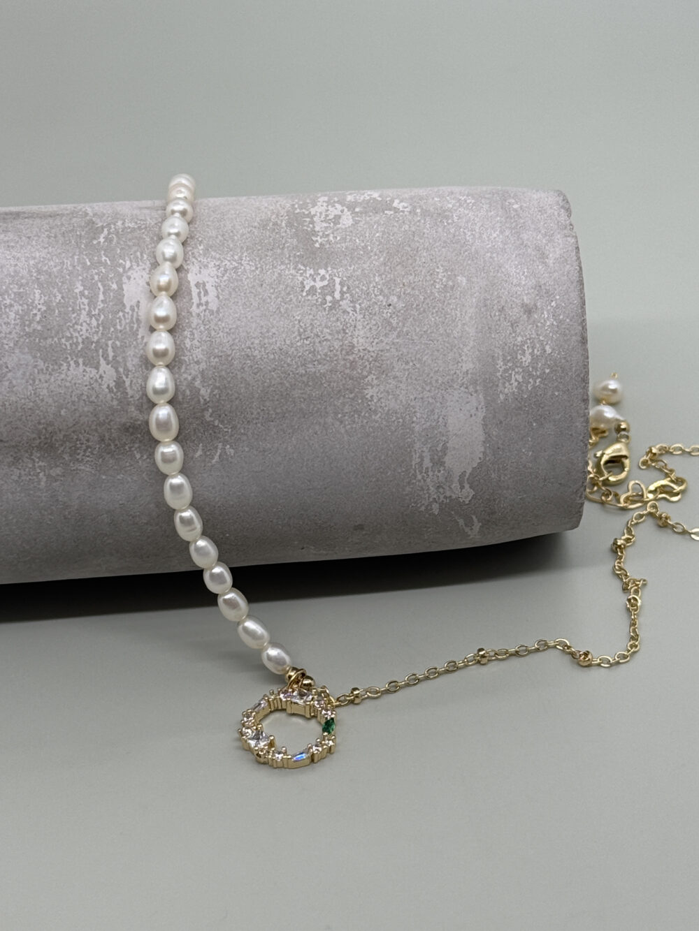 Collar blanco con perla oval 2x5mm - Imagen 3