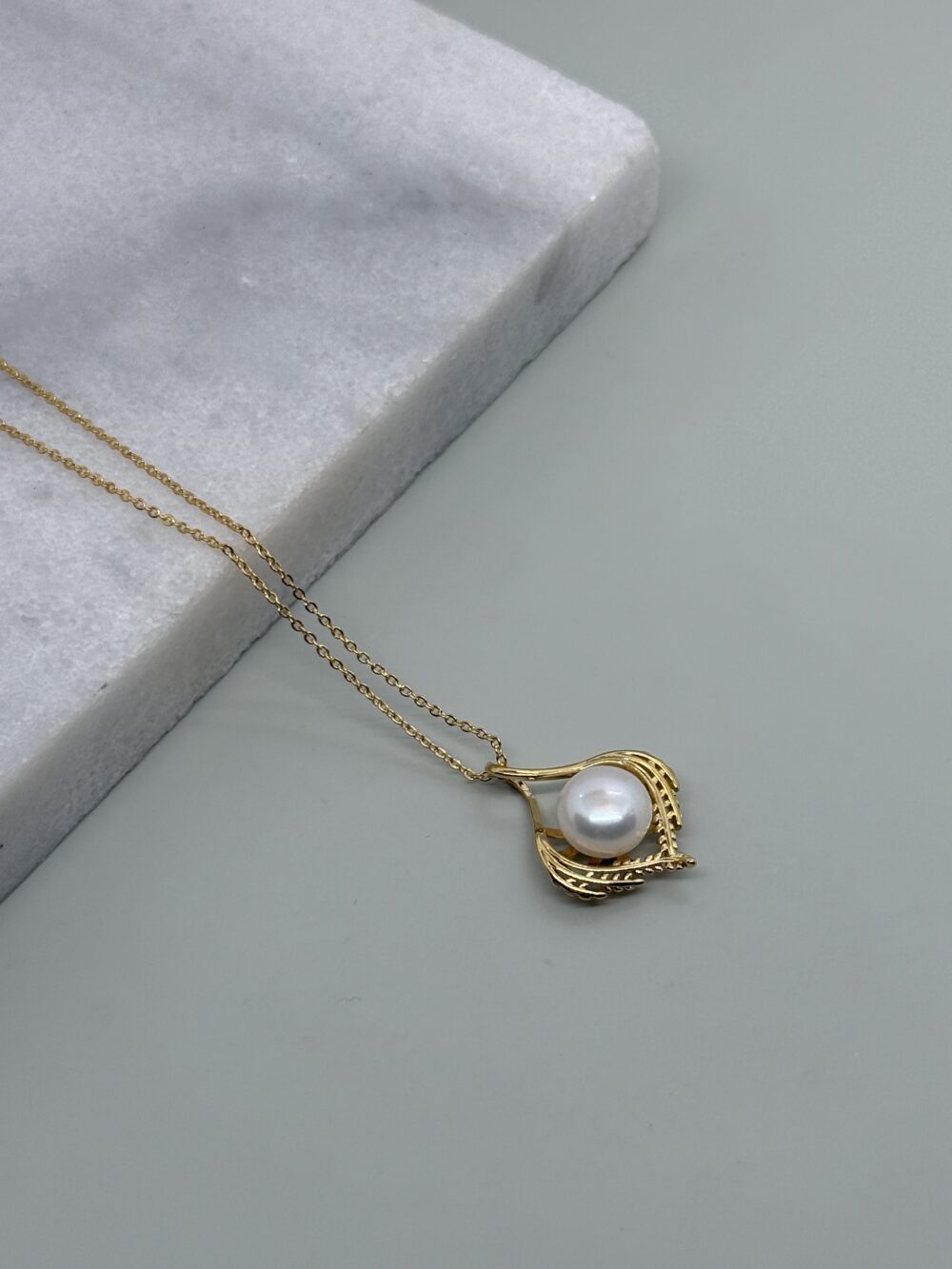 Cadena con dije liz invertido perla mabe 10mm