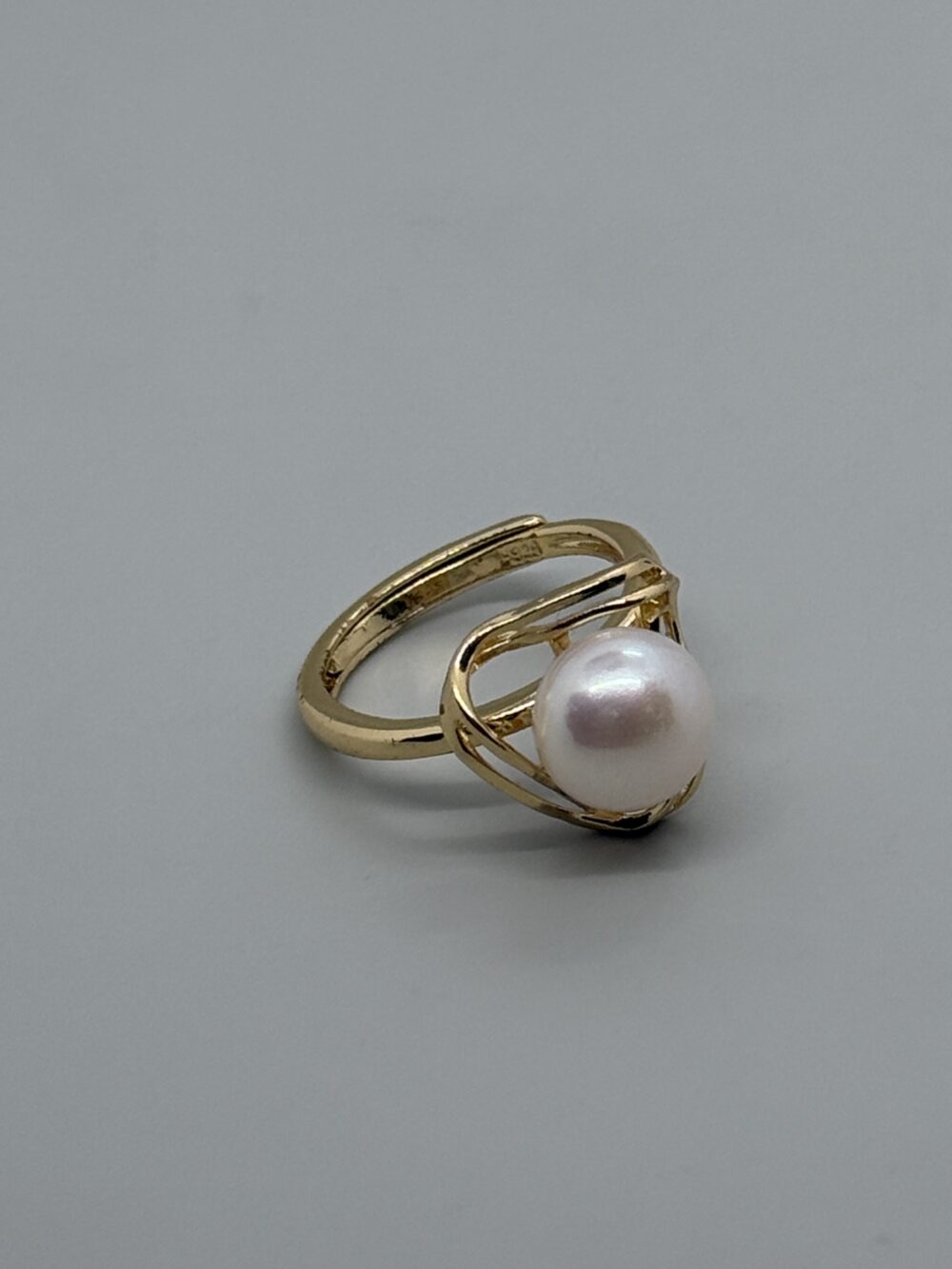 Anillo trisquel ajustable perla 10mm