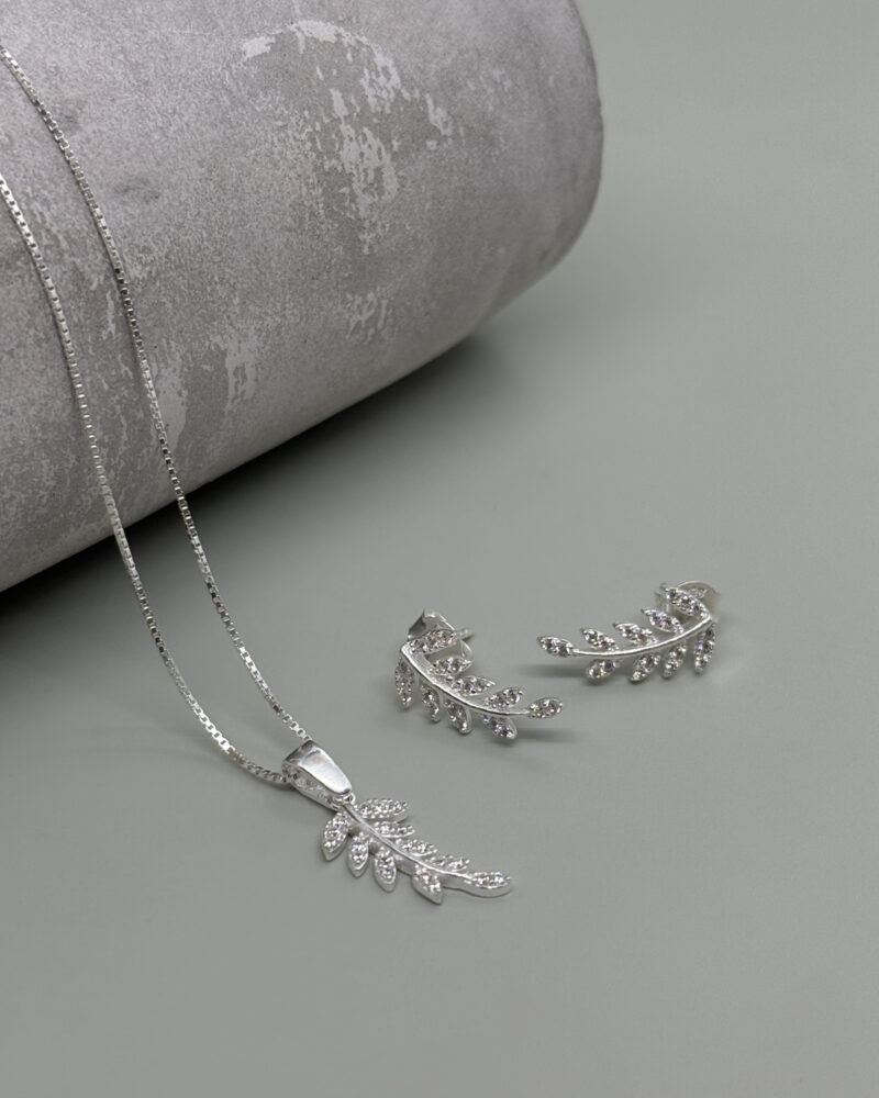 Dije hoja, cadena y aretes de plata 9.25 con circones