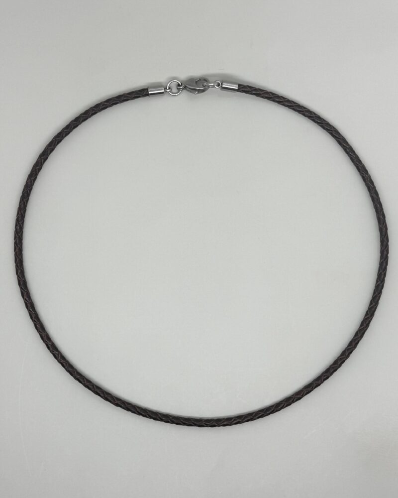 Gargantilla de cuero color café con cierre de acero