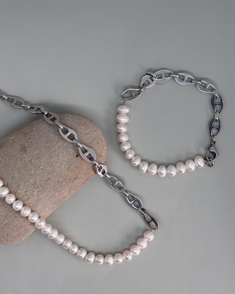 Cadena de plata 9.25 y perlas cultivadas en juego con pulsera.