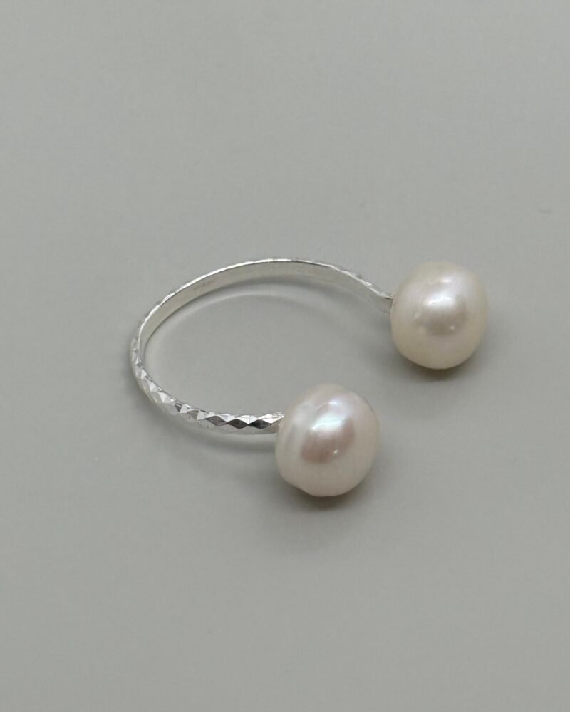 Anillo dos perlas cultivadas blancas con base de plata 9.25