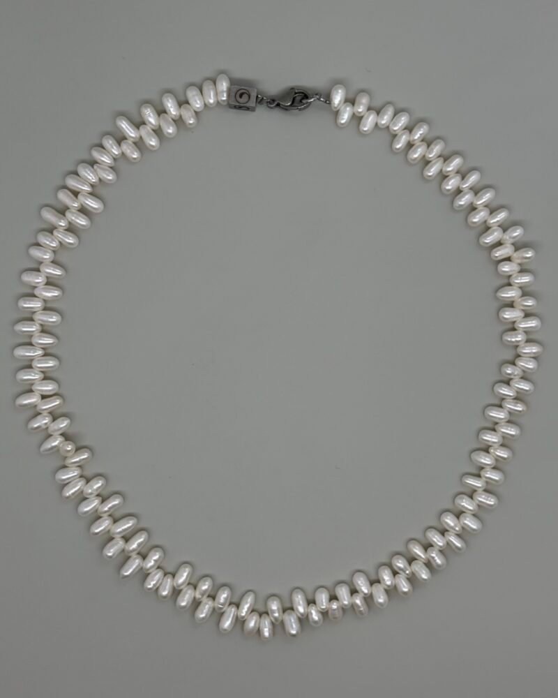 Collar clásico con perlas cultivadas oval de 2mm