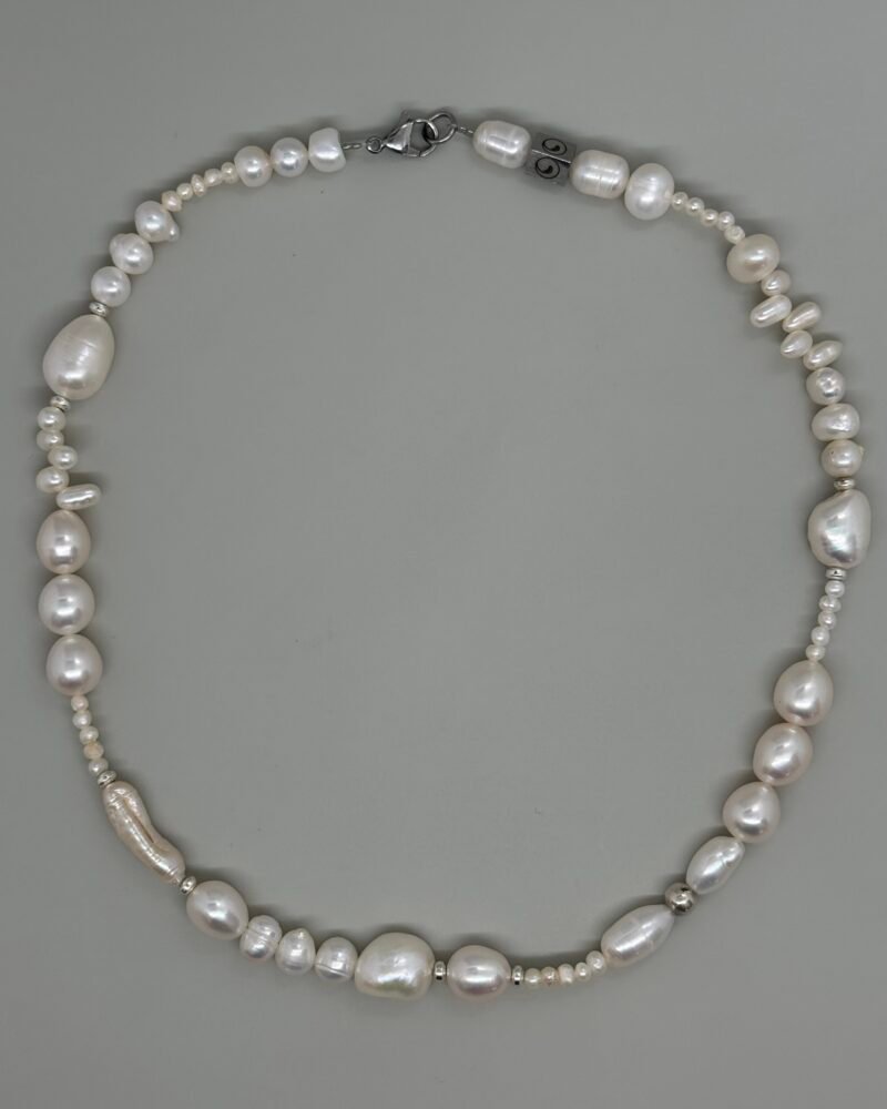 Gargantilla con perlas cultivadas barrocas y distintos tamaños