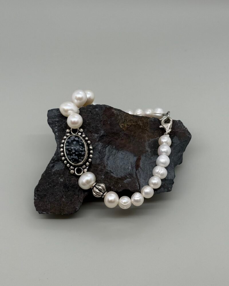 Pulsera de perlas cultivadas con centro de plata 9.25 y piedra natural obsidiana