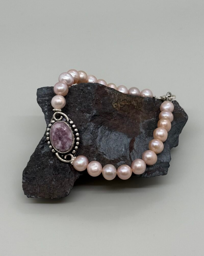 Pulsera de perlas cultivadas con centro de plata 9.25 y piedra natural lepidolita
