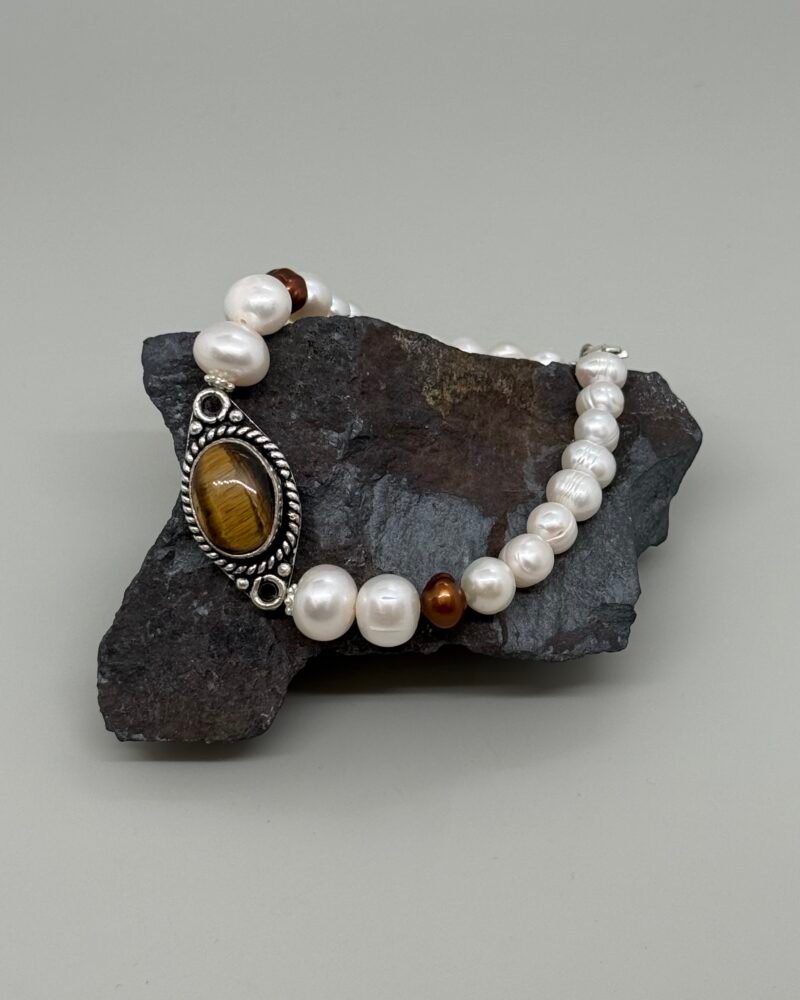 Pulsera de perlas cultivadas con centro de plata 9.25 y piedra natural ojo de tigre