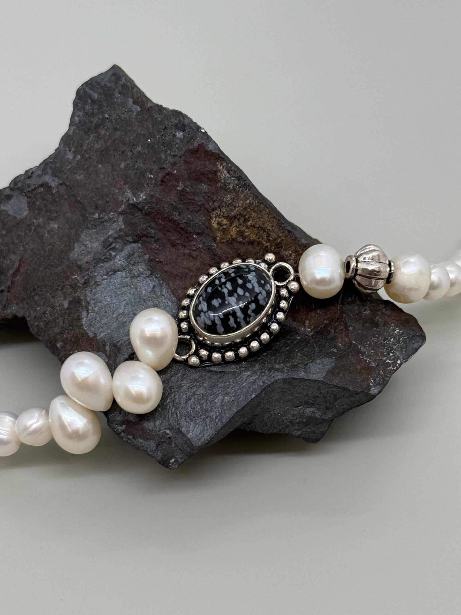 Pulsera de perlas cultivadas con centro de plata 9.25 y piedra natural obsidiana - Imagen 3