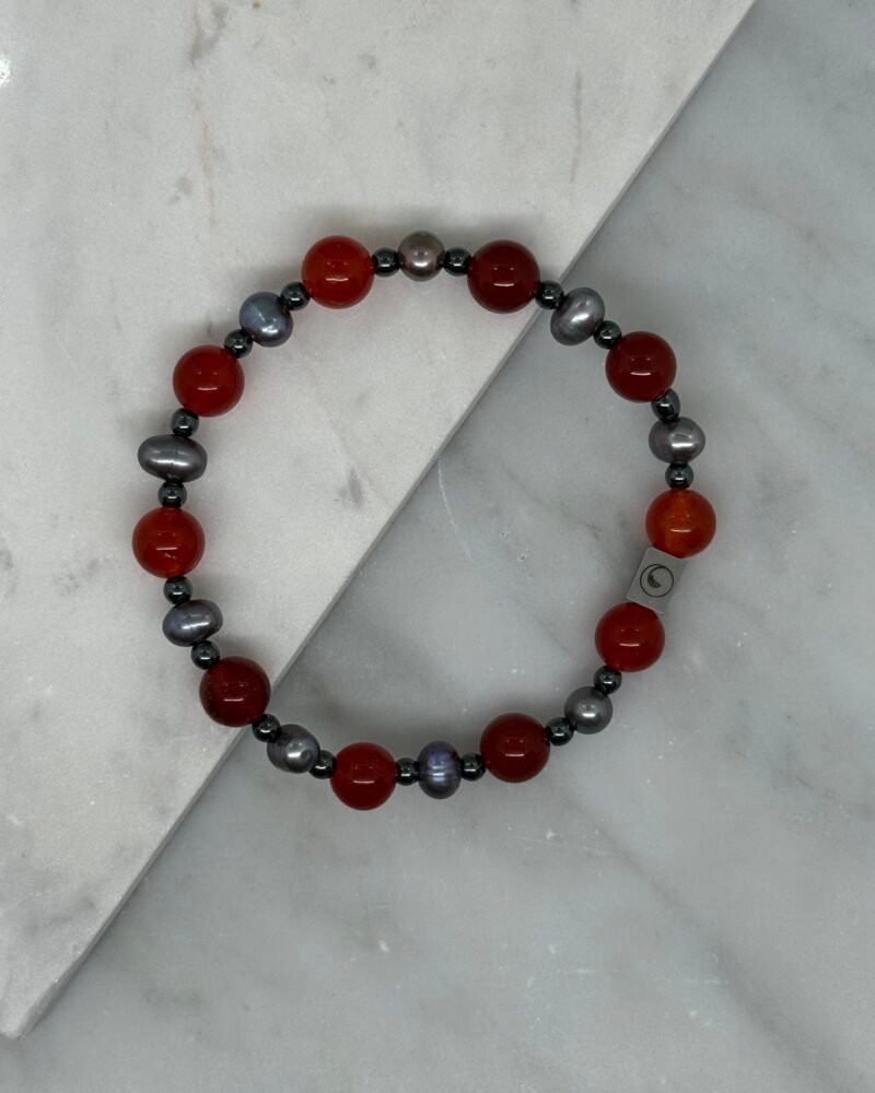 Pulsera con piedra cornalina y perlas cultivadas