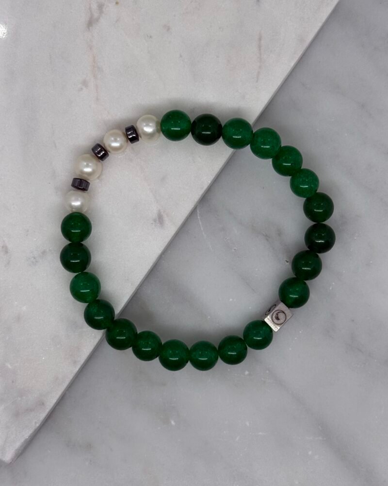 Pulsera elastica con piedra jade y perlas cultivadas blancas