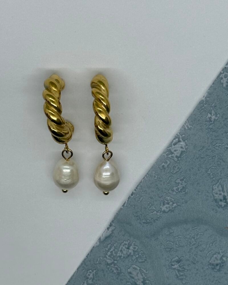 Arete de acero inoxidable con perlas cultivadas