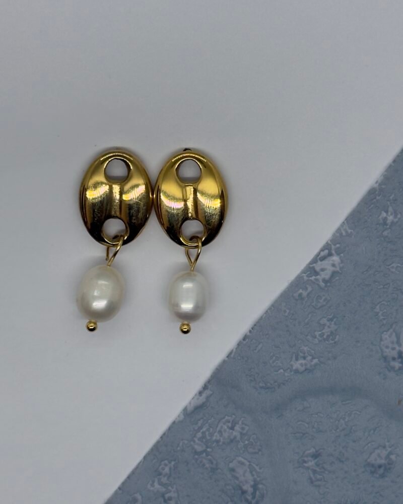 Aretes oval de acero inoxidable con perlas cultivadas