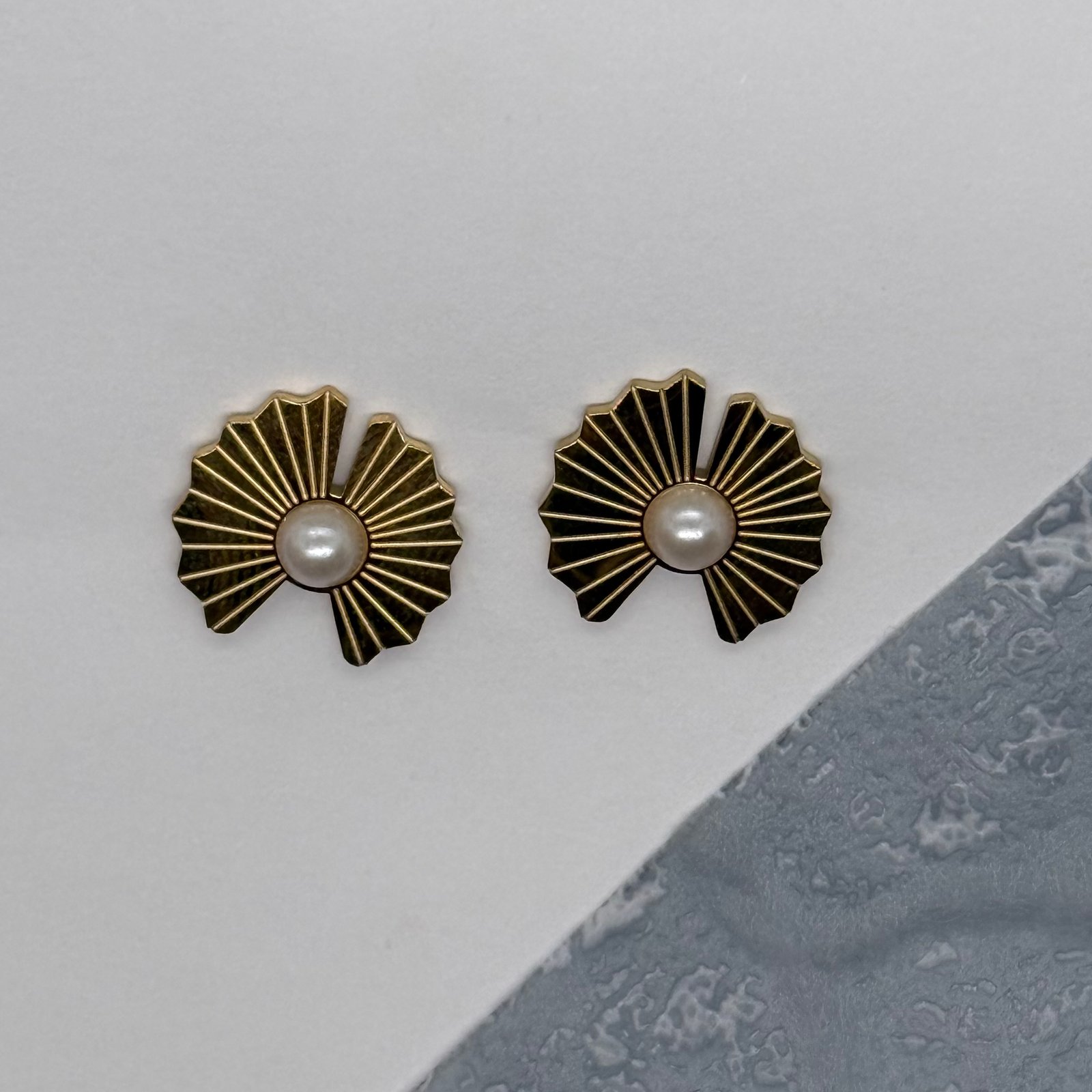 Aretes de acero inoxidable con perlas cultivadas