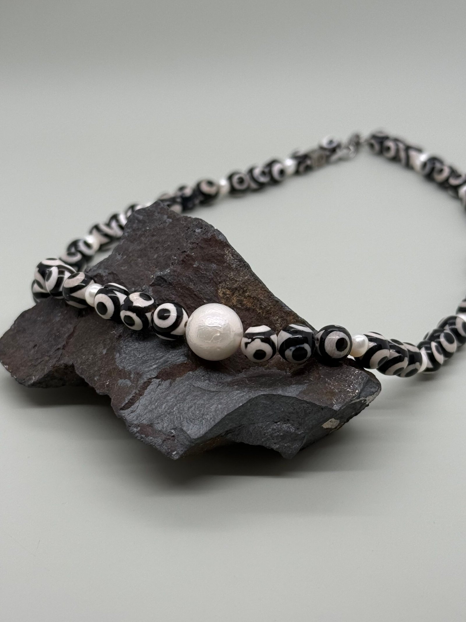 Collar con piedra natural ''agata tibetana'' y perlas cultivadas - Imagen 3