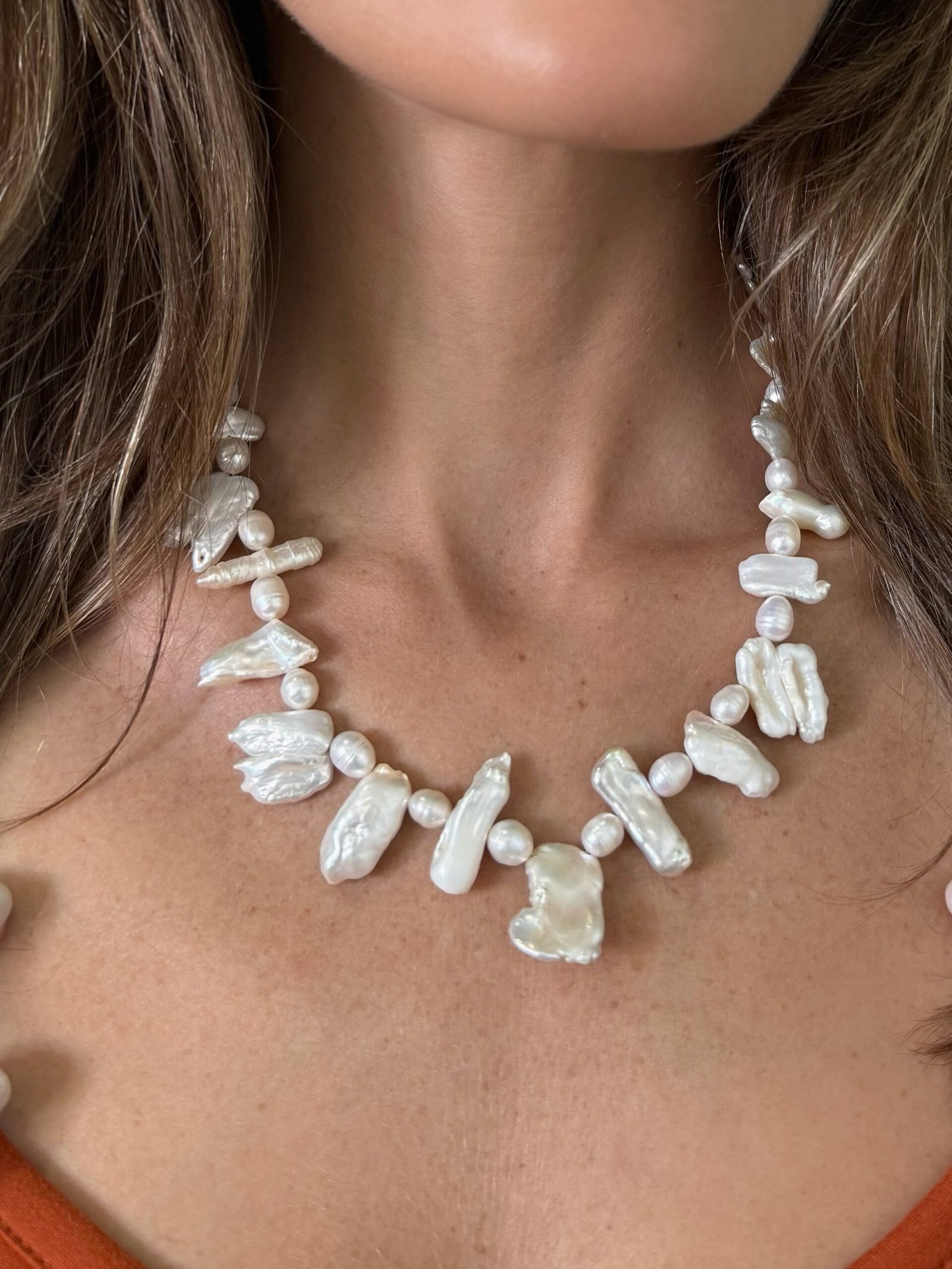 Collar clásico con perlas cultivadas y perlas barrocas - Imagen 4