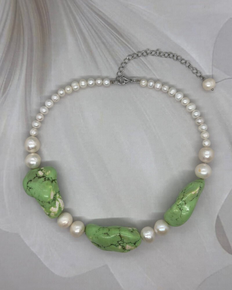 Gargantilla con perlas cultivadas y piedra naturales