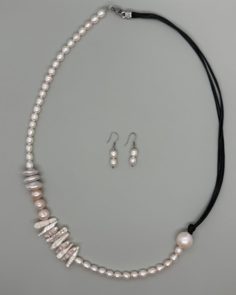 Collar con hilo encerado y perlas cultivadas redondas y barrocas