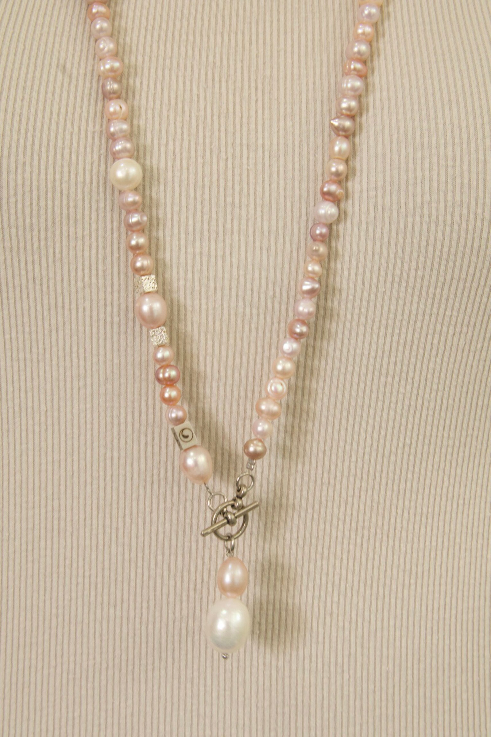 Collar con perlas cultivadas blancas de 12mm y 10mm y rosadas de de 6mm y 10mm - Imagen 4