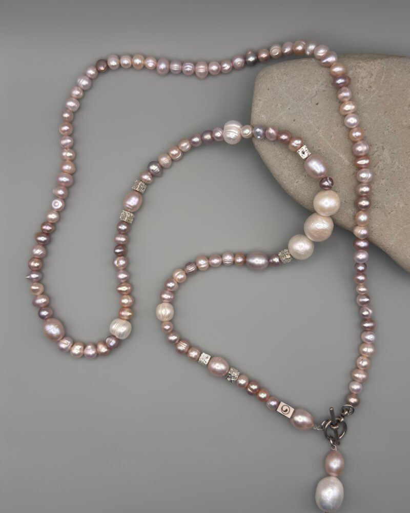 Collar con perlas cultivadas blancas de 12mm y 10mm y rosadas de de 6mm y 10mm