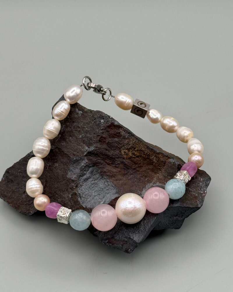 Pulsera con perla cultivada y piedra aguamarina, cuarzo rosa, ágata