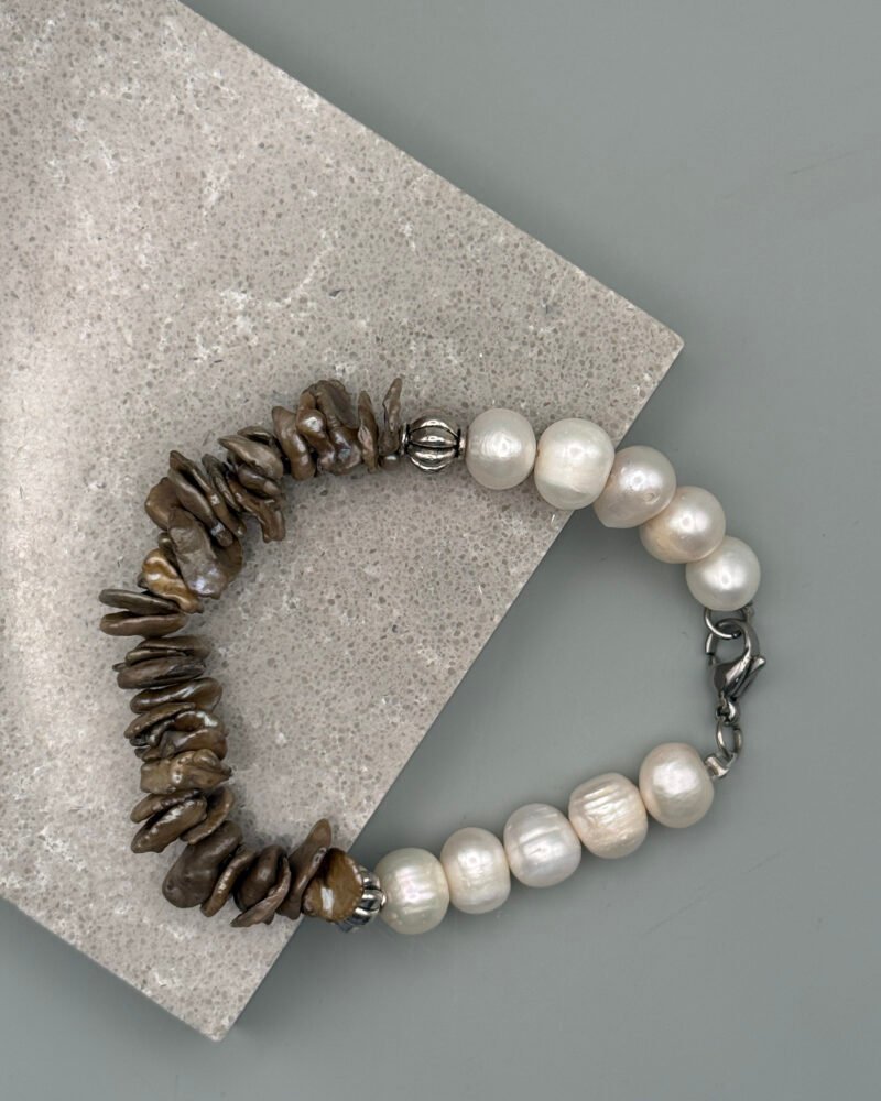 Pulsera con centro de perlas barrocas y perlas redondas de 10mm